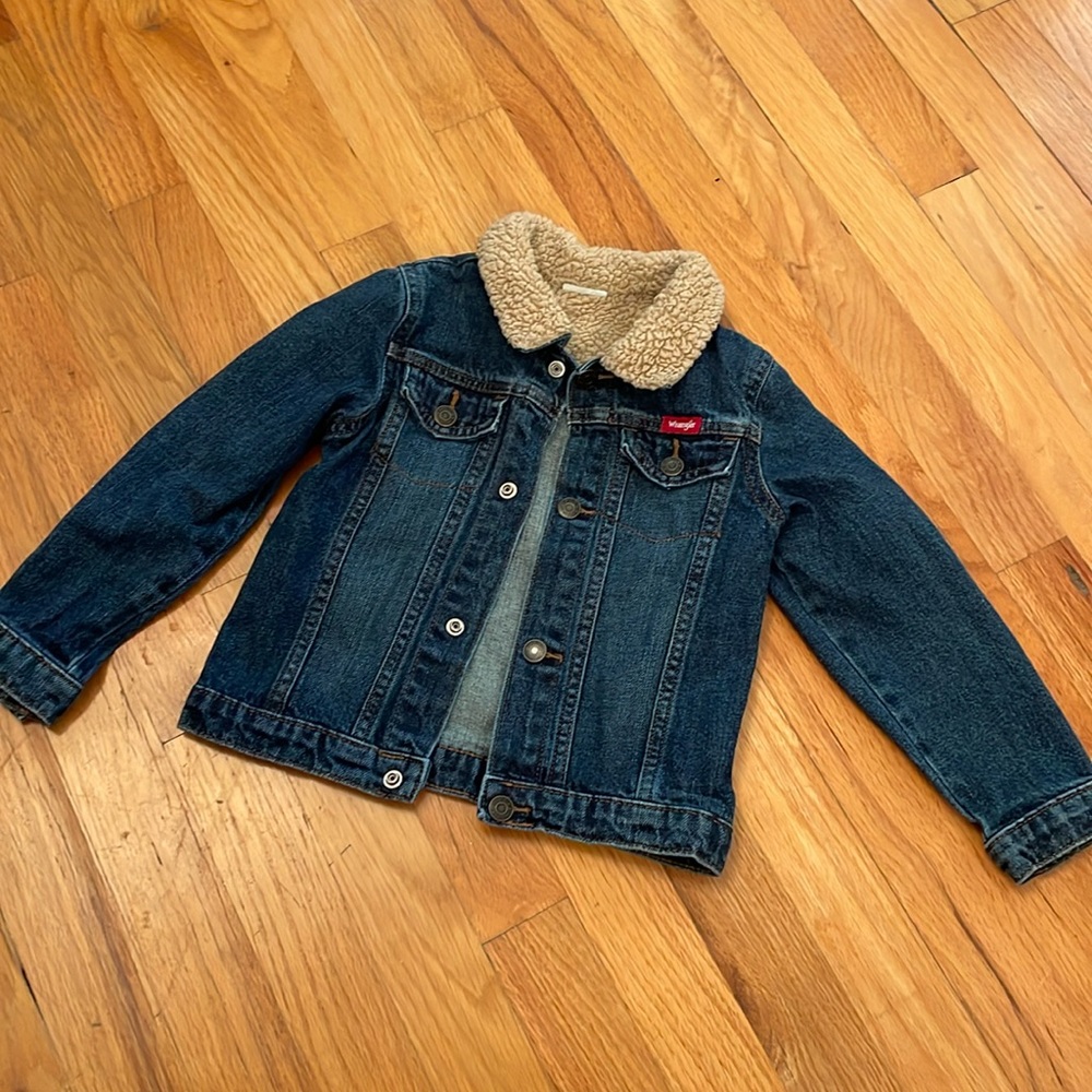 Wrangler Fur Collar Denim Jacket. Size 4T Girl’s. Dark Denim Snap Button. EUC